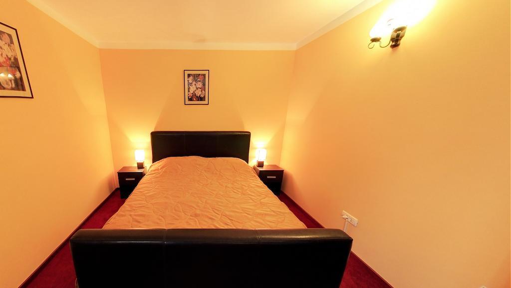 La Storia Guest House Питешти Экстерьер фото