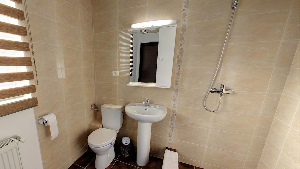 La Storia Guest House Питешти Номер фото