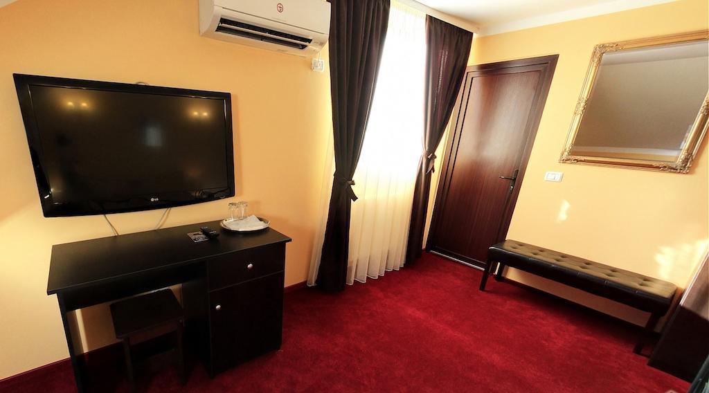 La Storia Guest House Питешти Экстерьер фото
