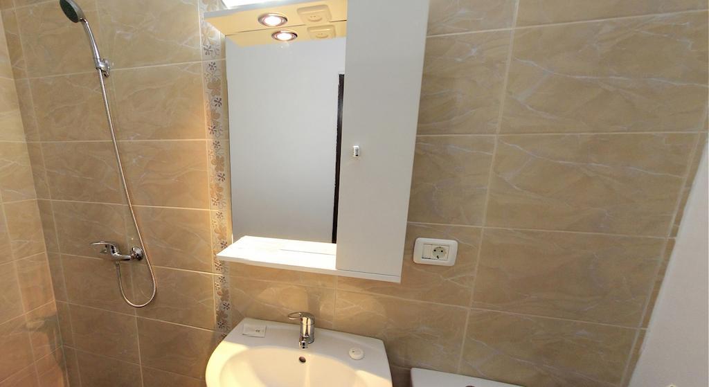 La Storia Guest House Питешти Экстерьер фото