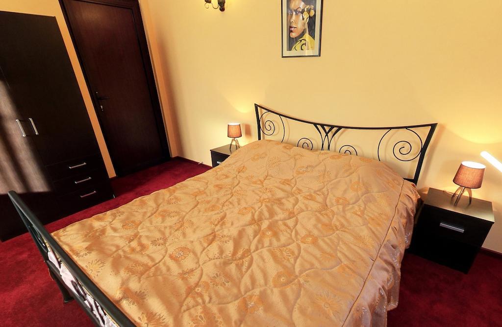 La Storia Guest House Питешти Номер фото