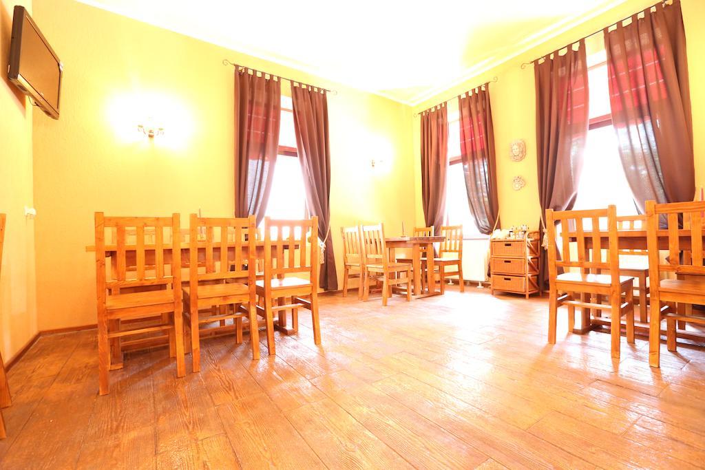 La Storia Guest House Питешти Экстерьер фото