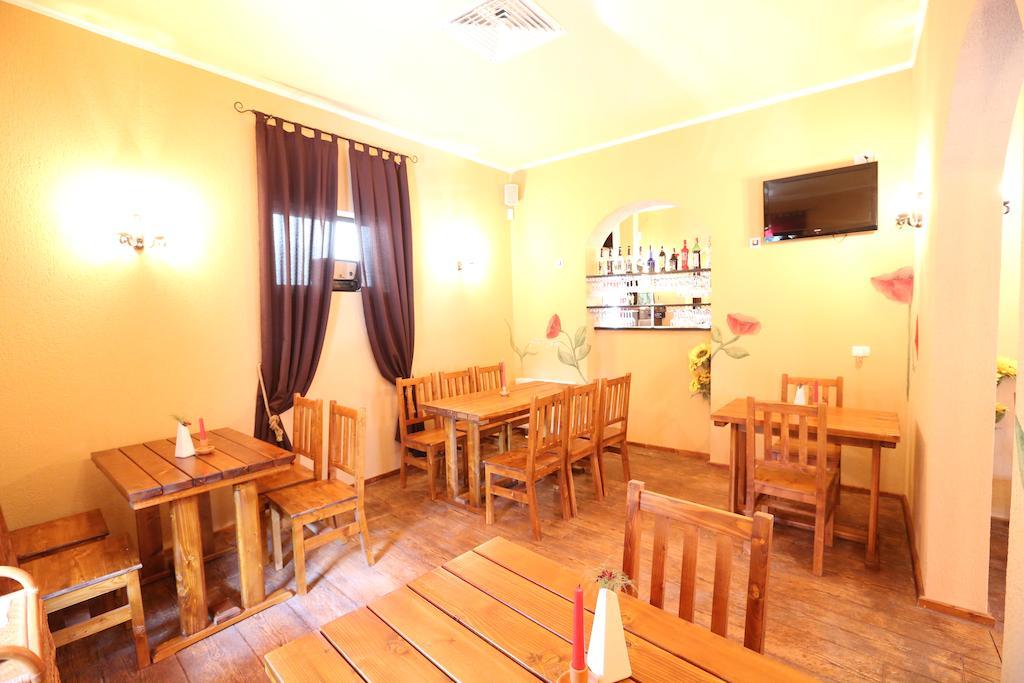 La Storia Guest House Питешти Экстерьер фото