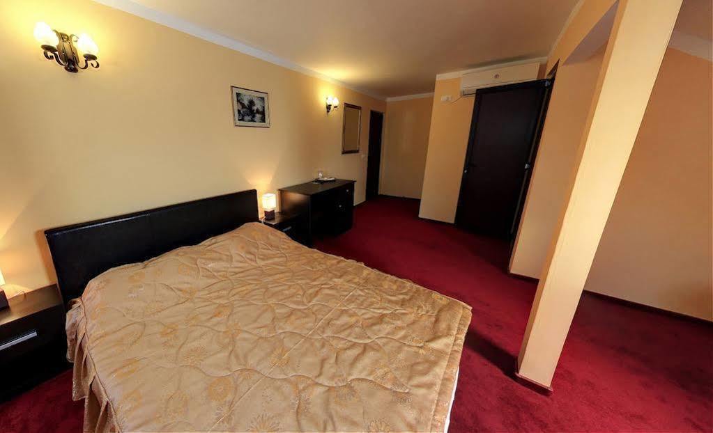 La Storia Guest House Питешти Экстерьер фото